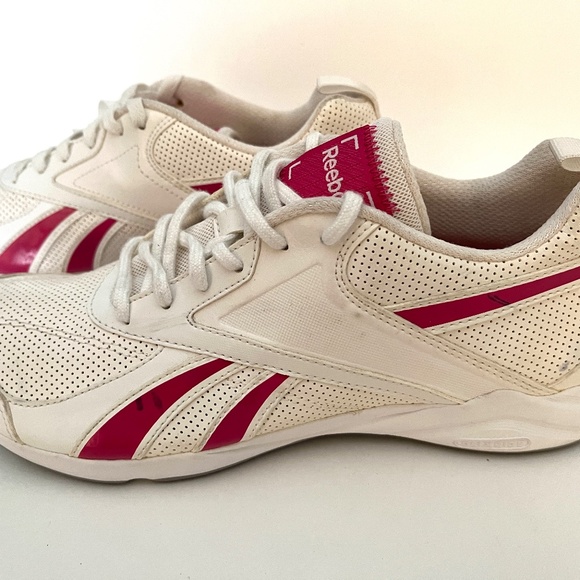 !! - Reebok Sneakers Size 8 in like New Condition - Picture 7 of 10